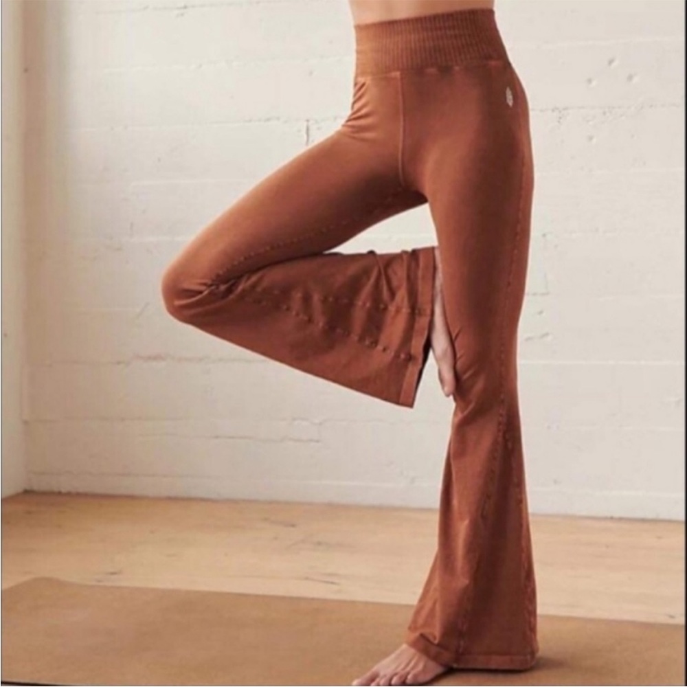 Free People Movement Good Karma Flare Leggings in Toasted Coconut M/L